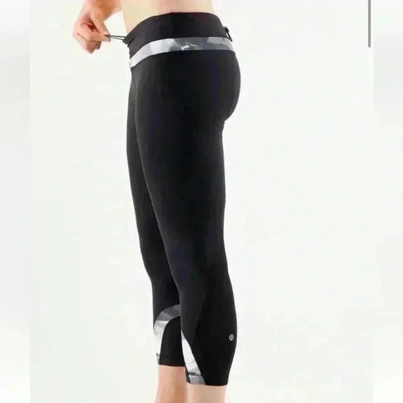 Lululemon Run: Inspire Crop II
Black / White Coal Tinted Canvas Super - Picture 3 of 10